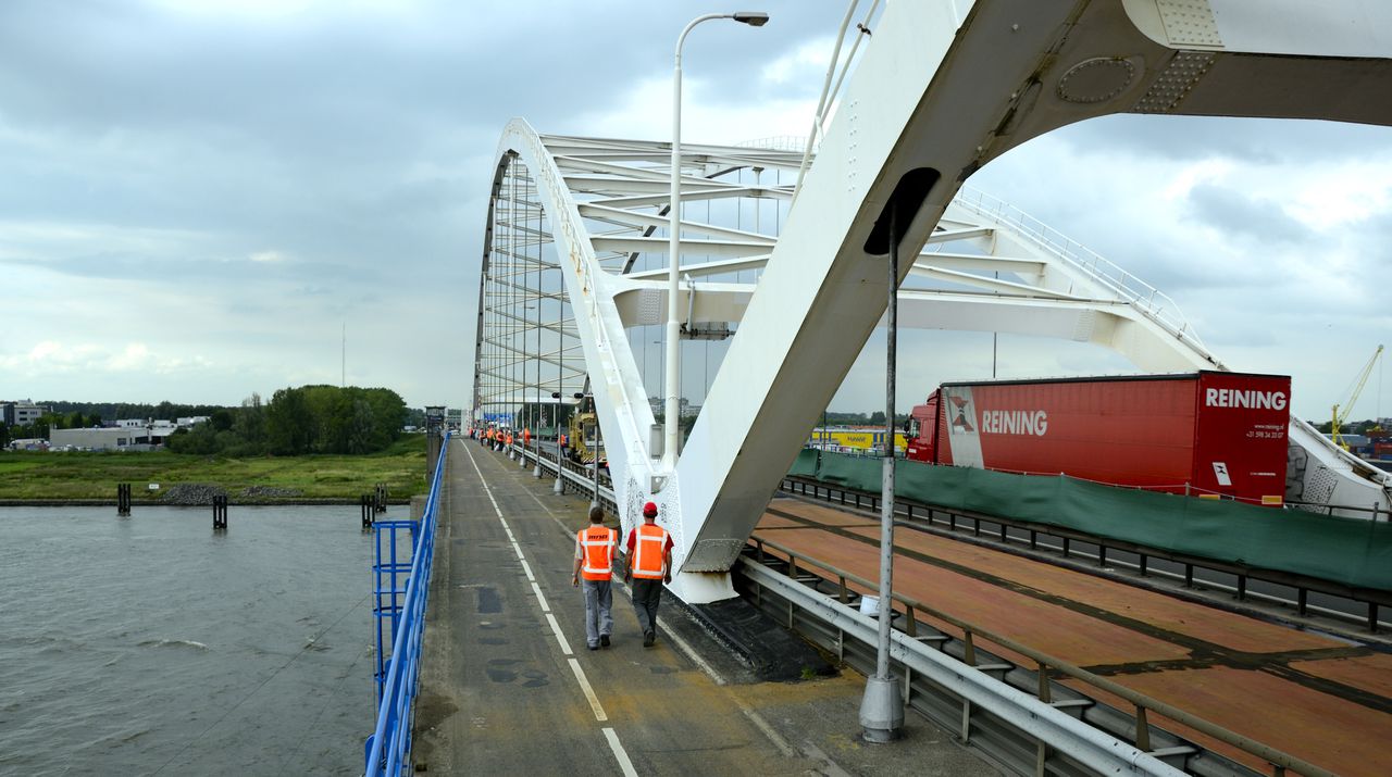 Vrachtverkeer Verboden Op Merwedebrug Bij Gorinchem Nrc