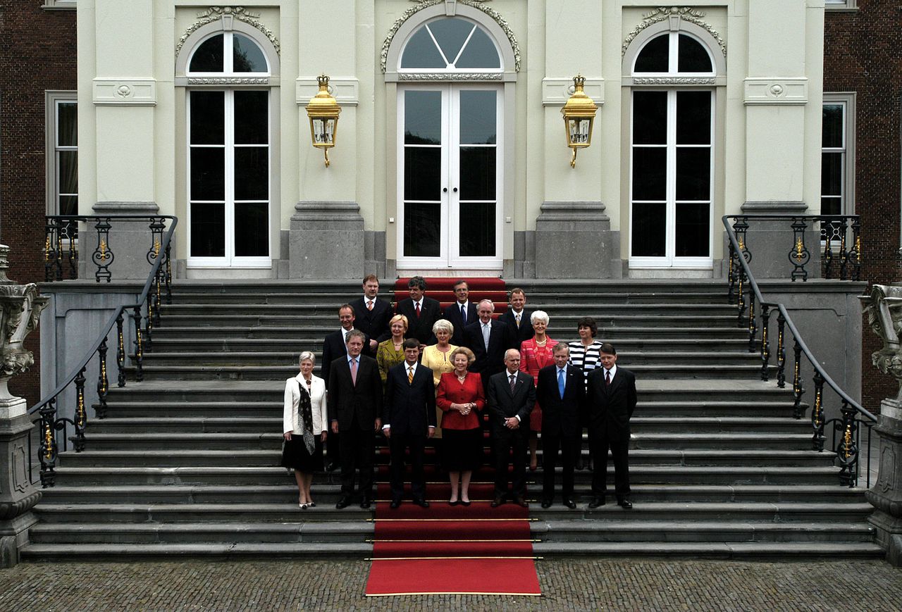 Foto's Roel Rozenburg, Peter Hilz, Hilz & Verhoeff, Hollandse Hoogte, Dirk Hol, Flip Franssen. Fotomontage Wim Lintsen DENHAAG:27MEI2003 Kabinet Balkenende II. FOTO ROEL ROZENBURG
