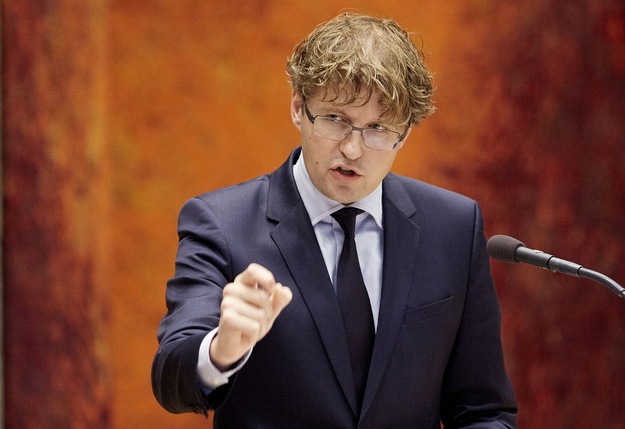 Staatssecretaris Sander Dekker tijdens het vragenuurtje in de Tweede Kamer.