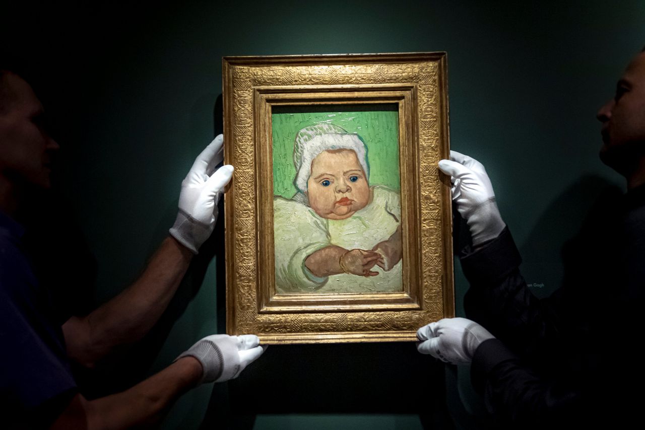 Van Goghs Portret van Marcelle Roulin (1888, collectie Van Gogh Museum) wordt opgehangen in het Noordbrabants Museum