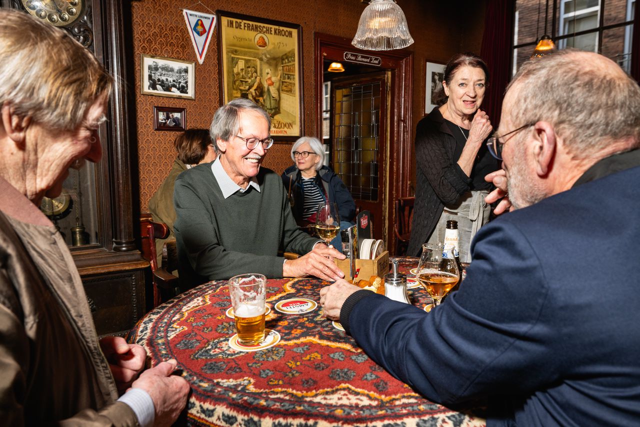 Lambrisering, tafelkleedjes, krulletters: de bruine kroeg dreigde uit te sterven, maar wordt immaterieel erfgoed