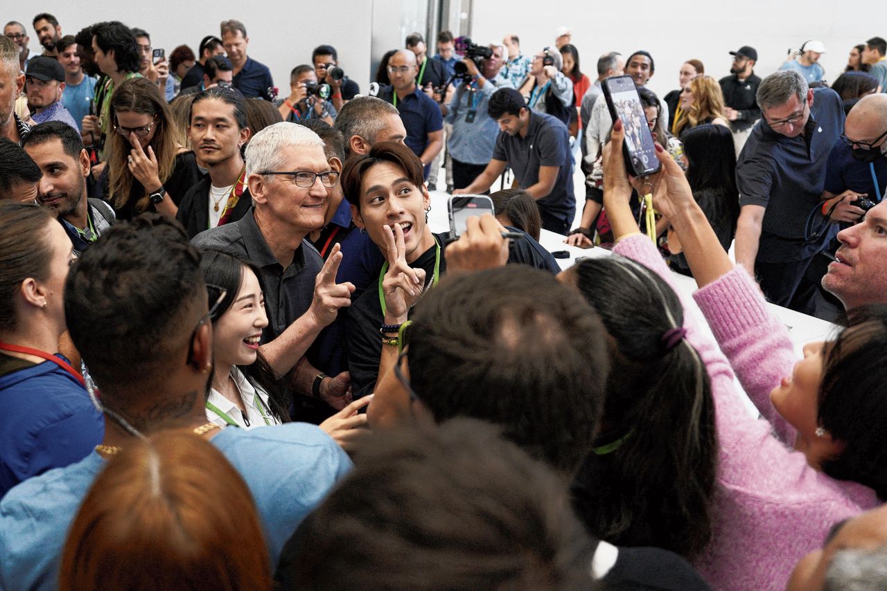Topman Tim Cook op bezoek in Nederland: ‘Apple Pay heeft meer dan genoeg concurrentie' 