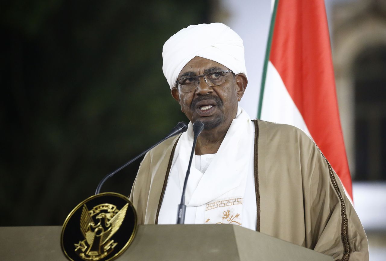 De Soedanese president Omar al-Bashir kondigde vrijdagavond de noodtoestand af in zijn land. Hij wordt geconfronteerd met de grootste protesten tijdens zijn bewind.