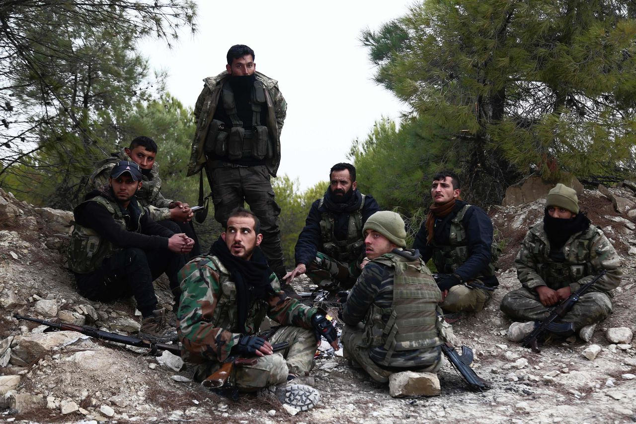Syrische strijders die gesteund wordend door Turkije in het noorden van Syrië deze week.