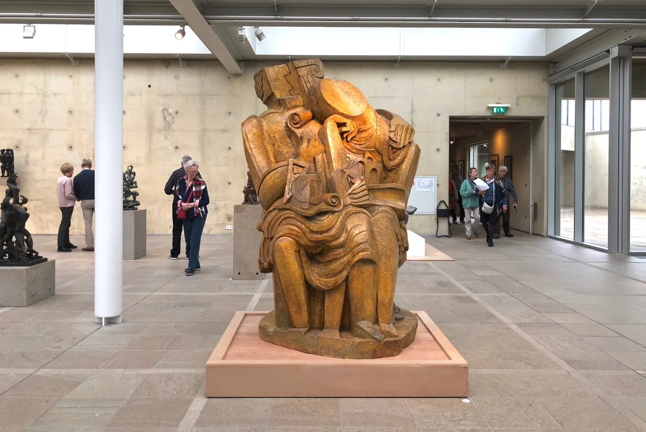 data38072952-7f1235.jpg