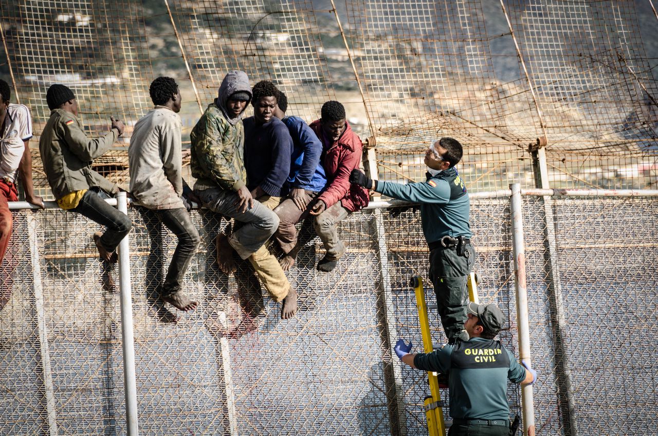 Afrikaanse migranten op het hek tussen Marokko en de Spaanse exclave Melilla, in 2014, het jaar van de zaak die voor het mensenrechtenhof in Straatsburg diende.