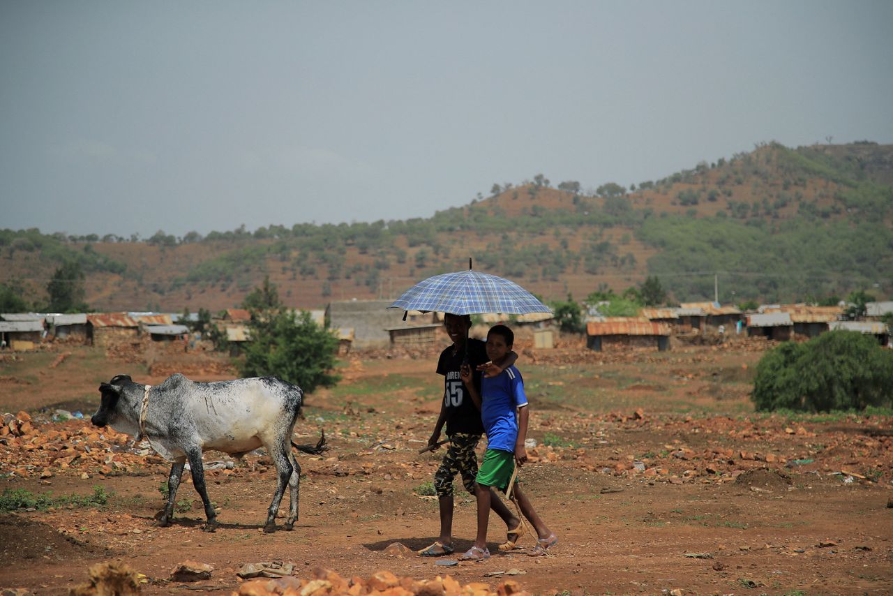 Hulpkonvooien onderweg naar hongerlijdend Tigray en Afar trekken Ethiopië binnen 