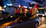 Aanhangers van Recep Tayyip Erdogan vieren zijn verkiezingsoverwinning.