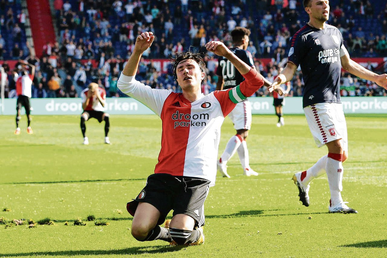 Teleurstelling bij aanvoerder Steven Berghuis van Feyenoord na een gemiste kans in de thuiswedstrijd tegen FC Twente: 1-1.