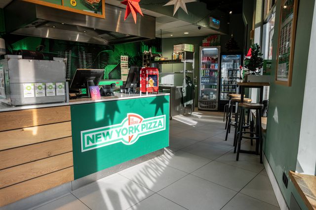 Zwagers Boy van Gastel en Henny Roemaat betalen 10 procent van hun omzet aan New York Pizza.