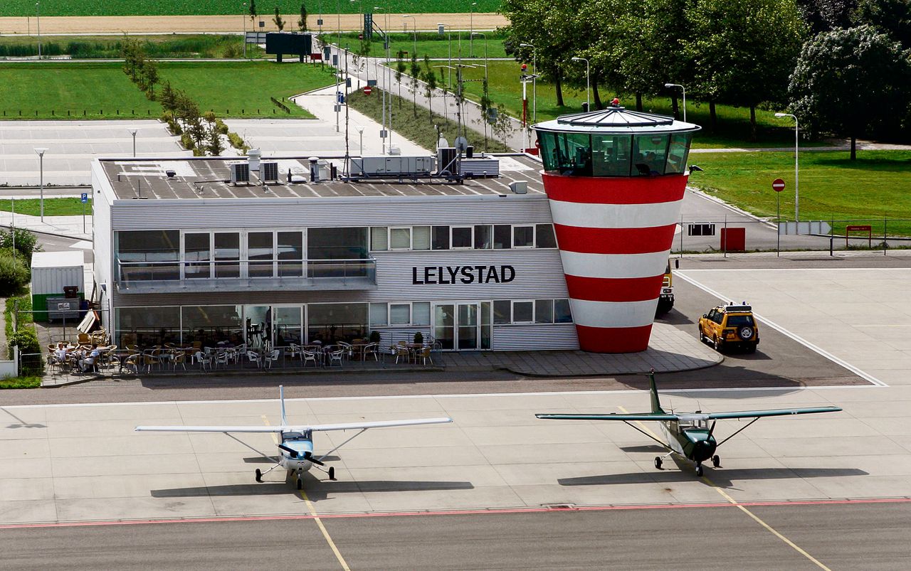 ‘Alles uit de kast zodat Lelystad Airport alsnog op tijd opengaat’ NRC