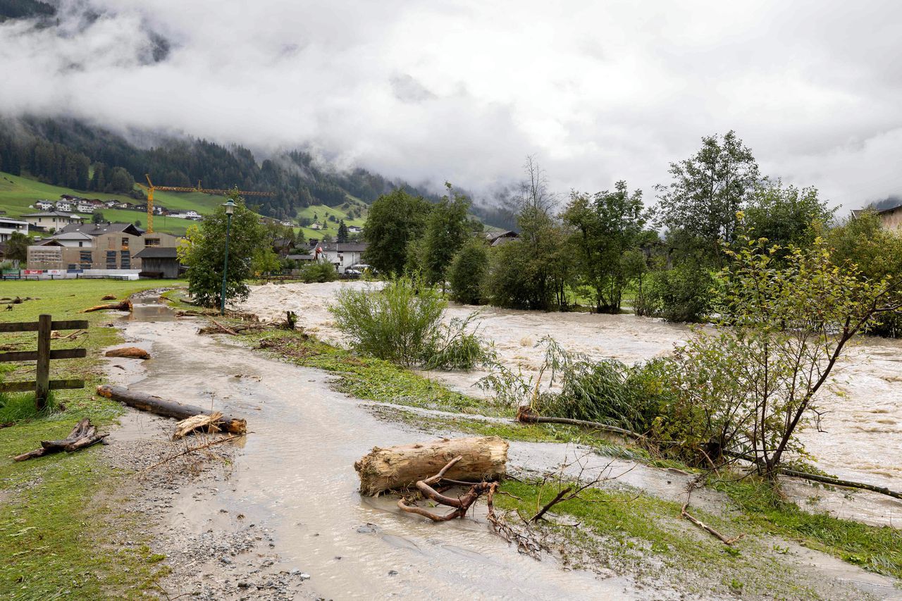 Noodweer treft Europa: treinverkeer stil tussen Frankrijk en Italië, aardverschuivingen in Oostenrijk 