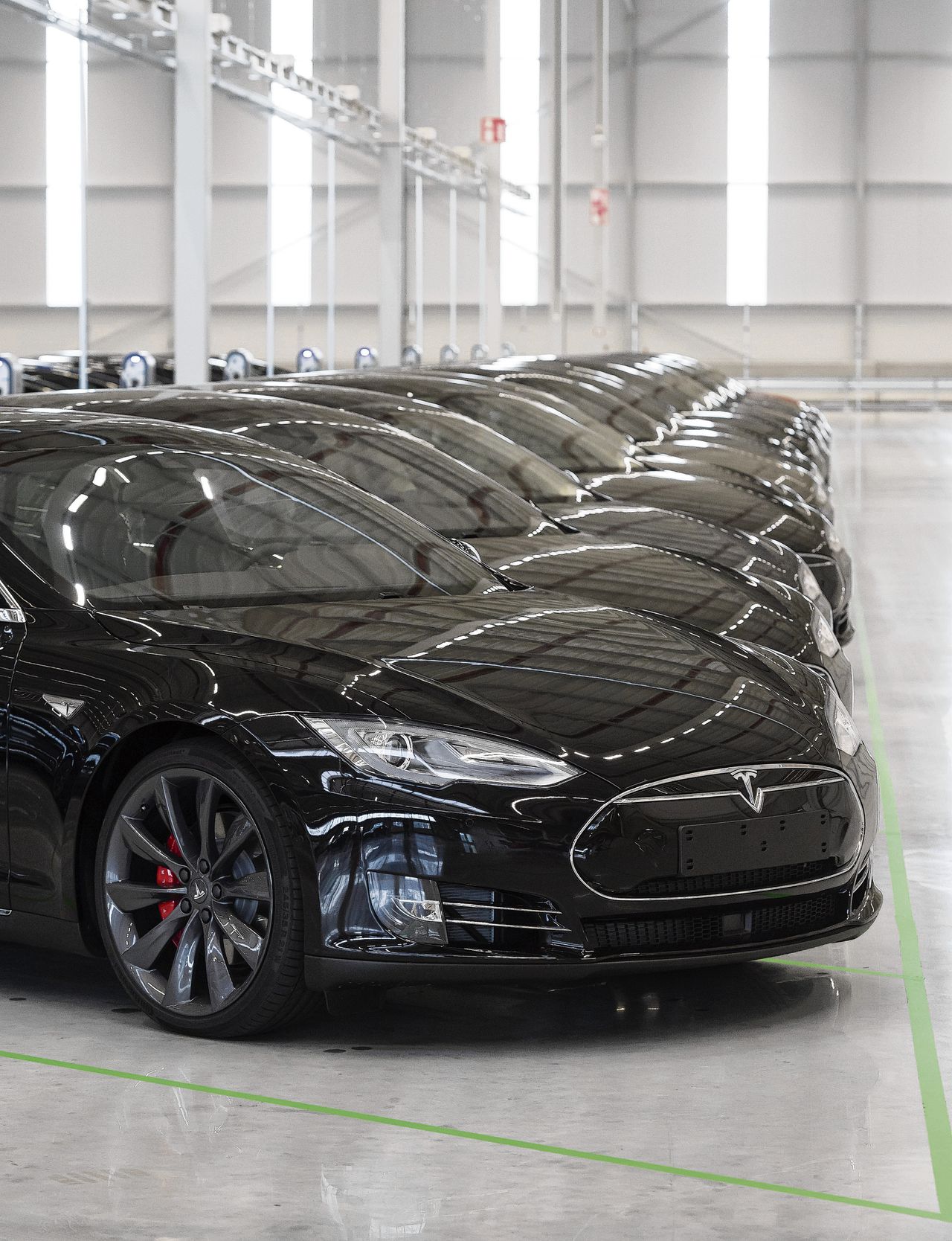 Tesla-rijders willen geld terug voor falen ‘zelfrijdende’ optie, die Musk al zes jaar belooft 