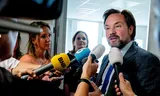 Diederik Boomsma (NSC) en Nicolien van Vroonhoven (NSC) tijdens een schorsing van de fractievergadering van NSC over de stemmingen, op de laatste Kamerdag voor het zomerreces.