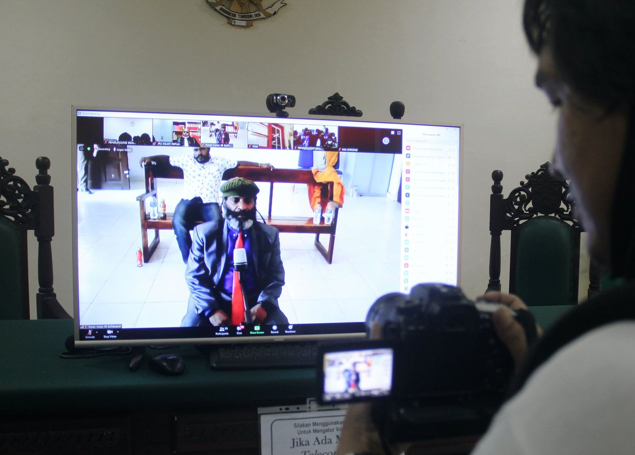 Videoweergave van de uitspraak woensdag bij de rechtbank in Balikpapan.