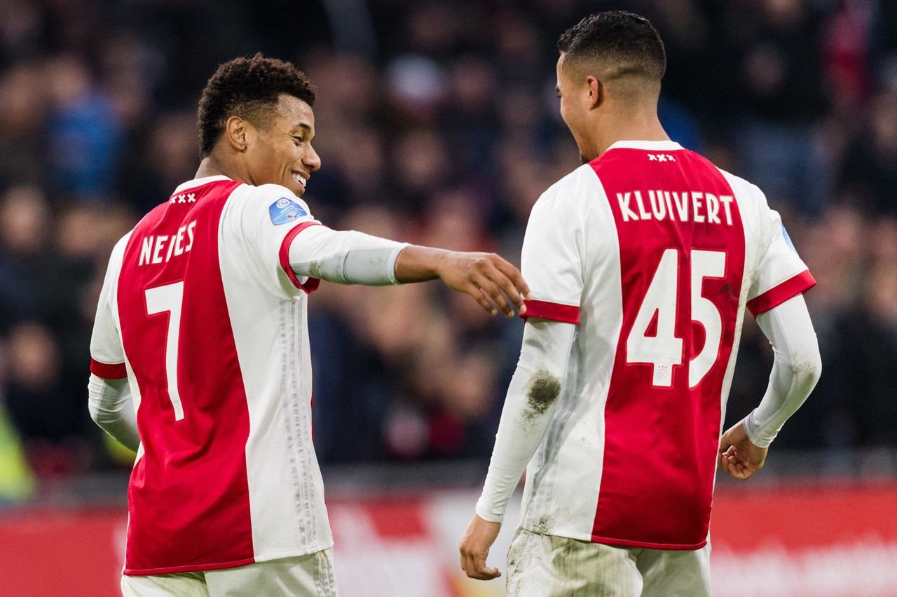 Ajax sluit emotioneel jaar en turbulente week af met zege op Willem II 