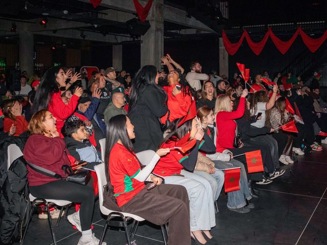 Verbijstering bij Marokkaanse supporters  in poppodium Annabel in Rotterdam.