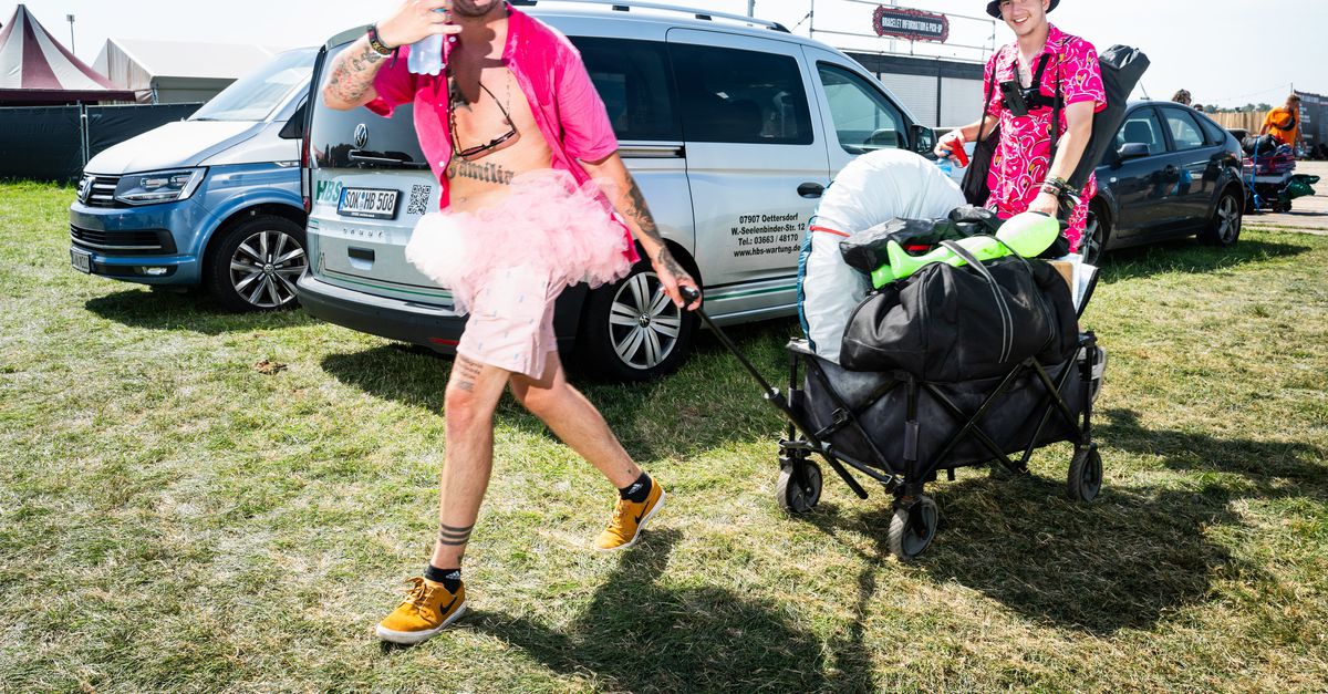 Door de hitte zit Defqon.1 er na minder dan 24 uur alweer op: ‘Met deze temperaturen is het gewoon niet leuk meer’