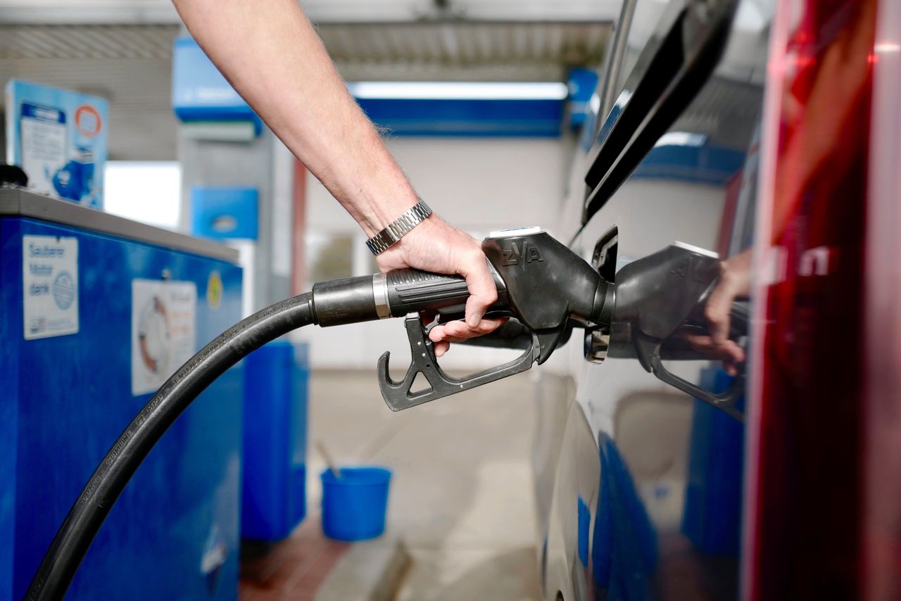 Scherpe stijging van de brandstofprijzen is mede oorzaak van de inflatiesprong.