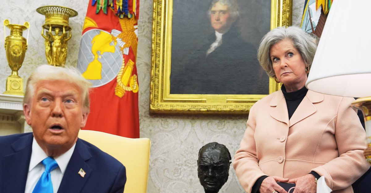 De machtigste vrouw achter Trump doet een brisant boekje open: hij ‘opereert vanuit het idee dat er niets is dat hij niet kan’