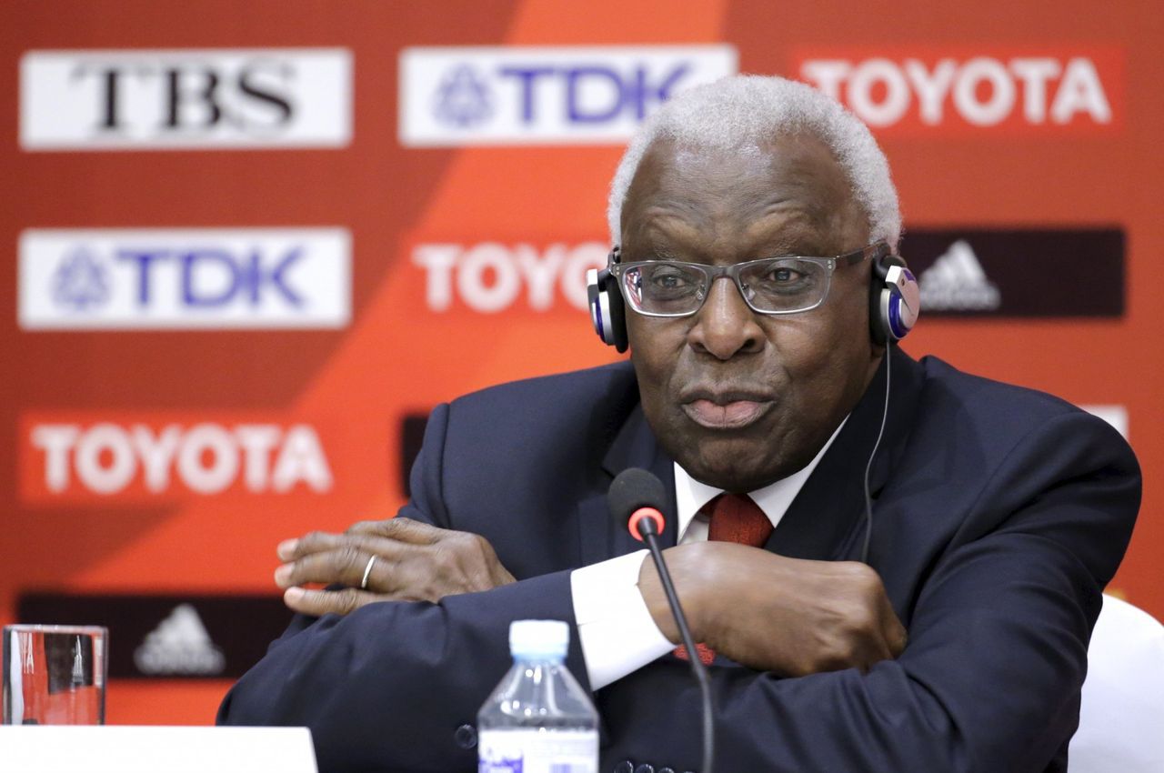 De voormalig voorzitter van atletiekfederatie IAAF Lamine Diack zou zijn stem bij de toewijzing van de Spelen in 2020 te koop hebben aangeboden.