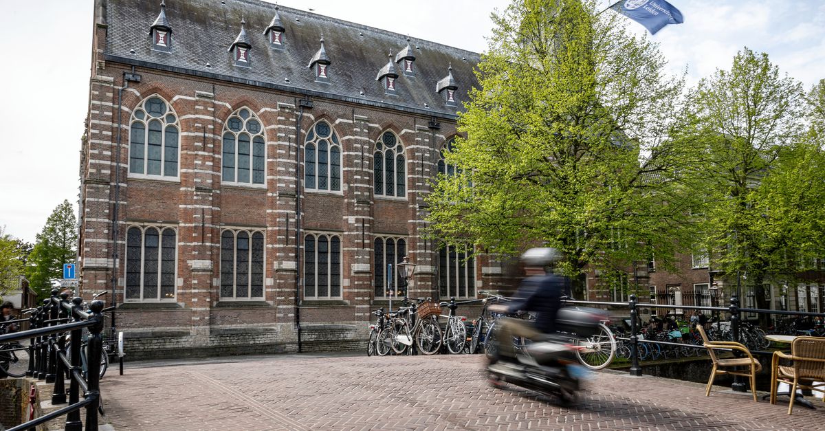 Leidse universiteit wentelt kosten op promovendus af