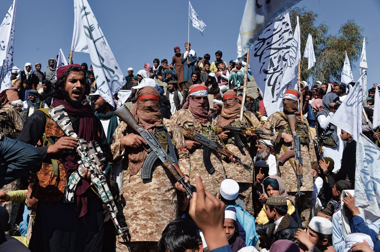Talibanstrijders, kort na de ondertekening van het vredesakkoord.