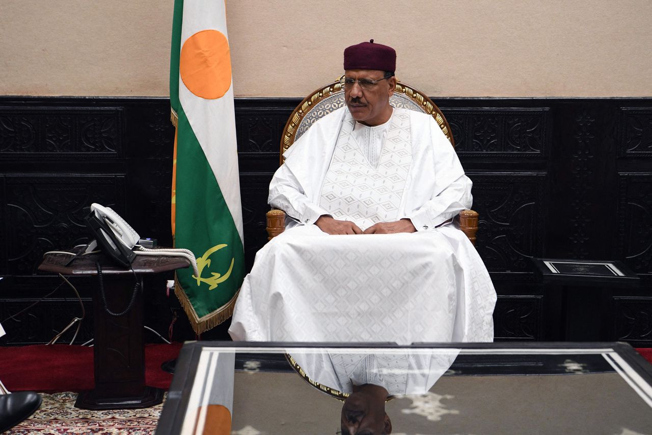 VS maken zich zorgen om gezondheid van Nigerese president Bazoum, wiens eten zou opraken 