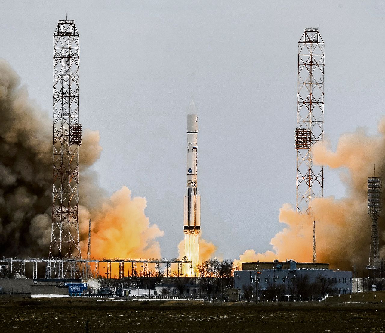 Proton-raket maandagochtend bij de lancering.