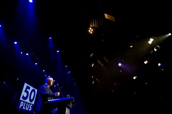 HILVERSUM - Scheidend voorzitter Jan Nagel geeft een afscheidsspeech tijdens het partijcongres van de 50PLUS-partij. ANP ROBIN VAN LONKHUIJSEN