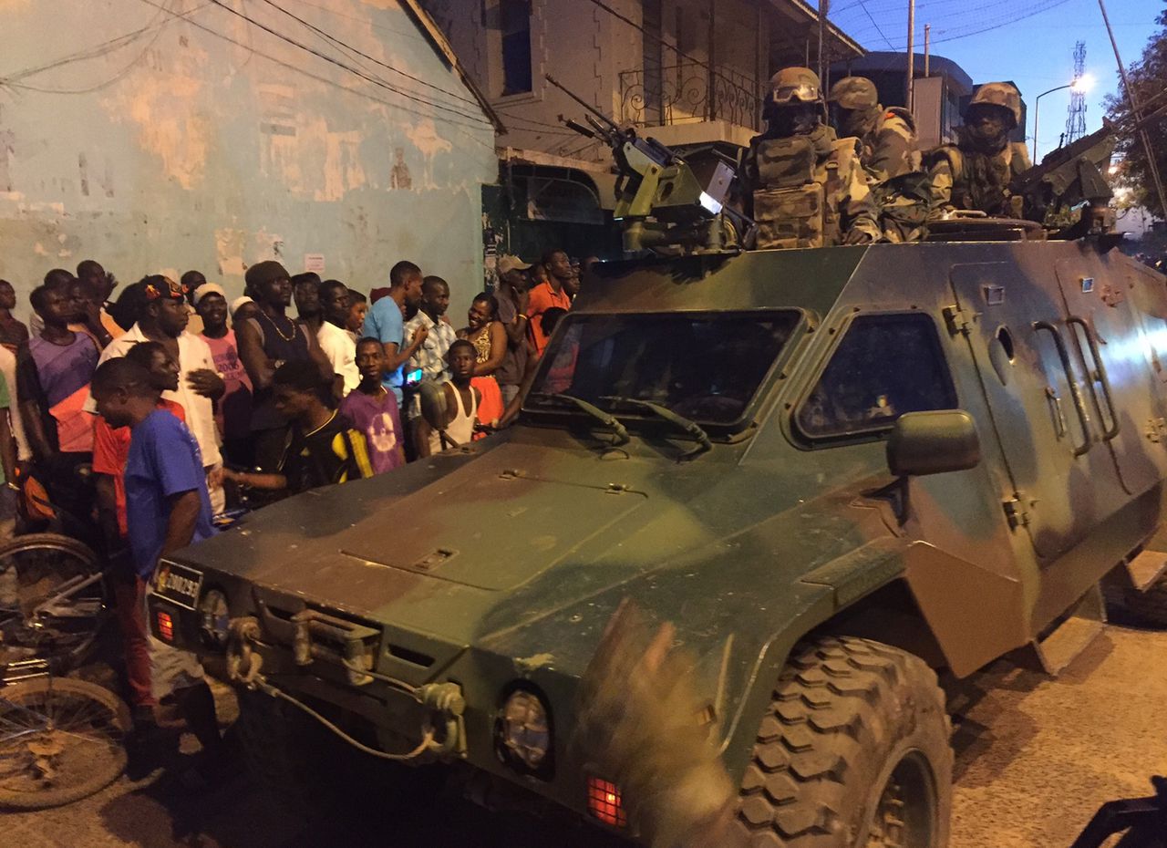 West-Afrikaanse troepen trekken hoofdstad Gambia in 