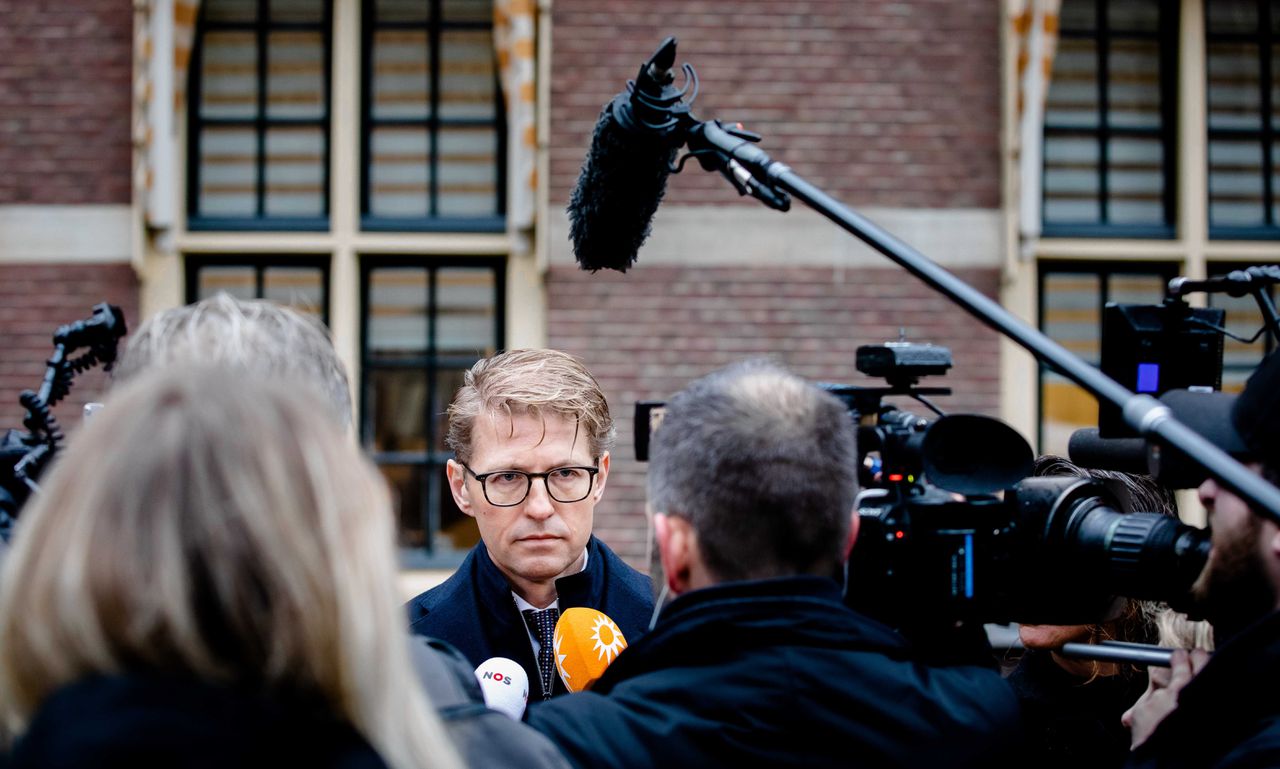 Minister Sander Dekker (Rechtsbescherming, VVD) op het Binnenhof.