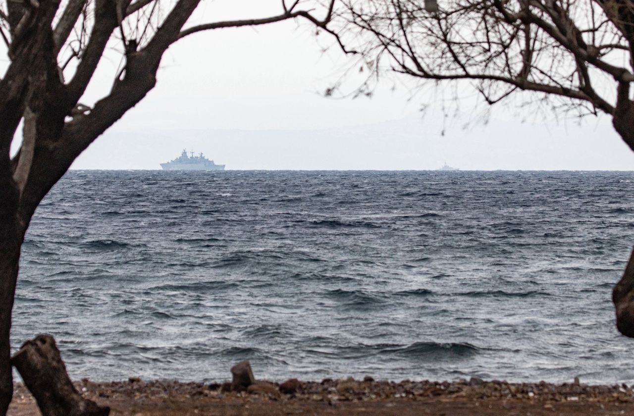 Voor de kust van het Griekse eiland Karpathos is een boot met migranten gezonken.