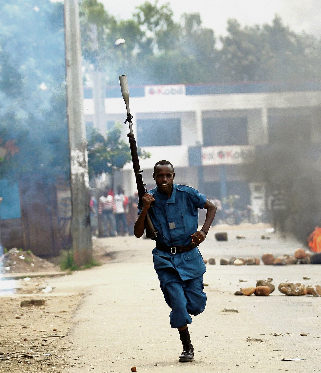 Oproerpolitie bij rellen in Burundi.