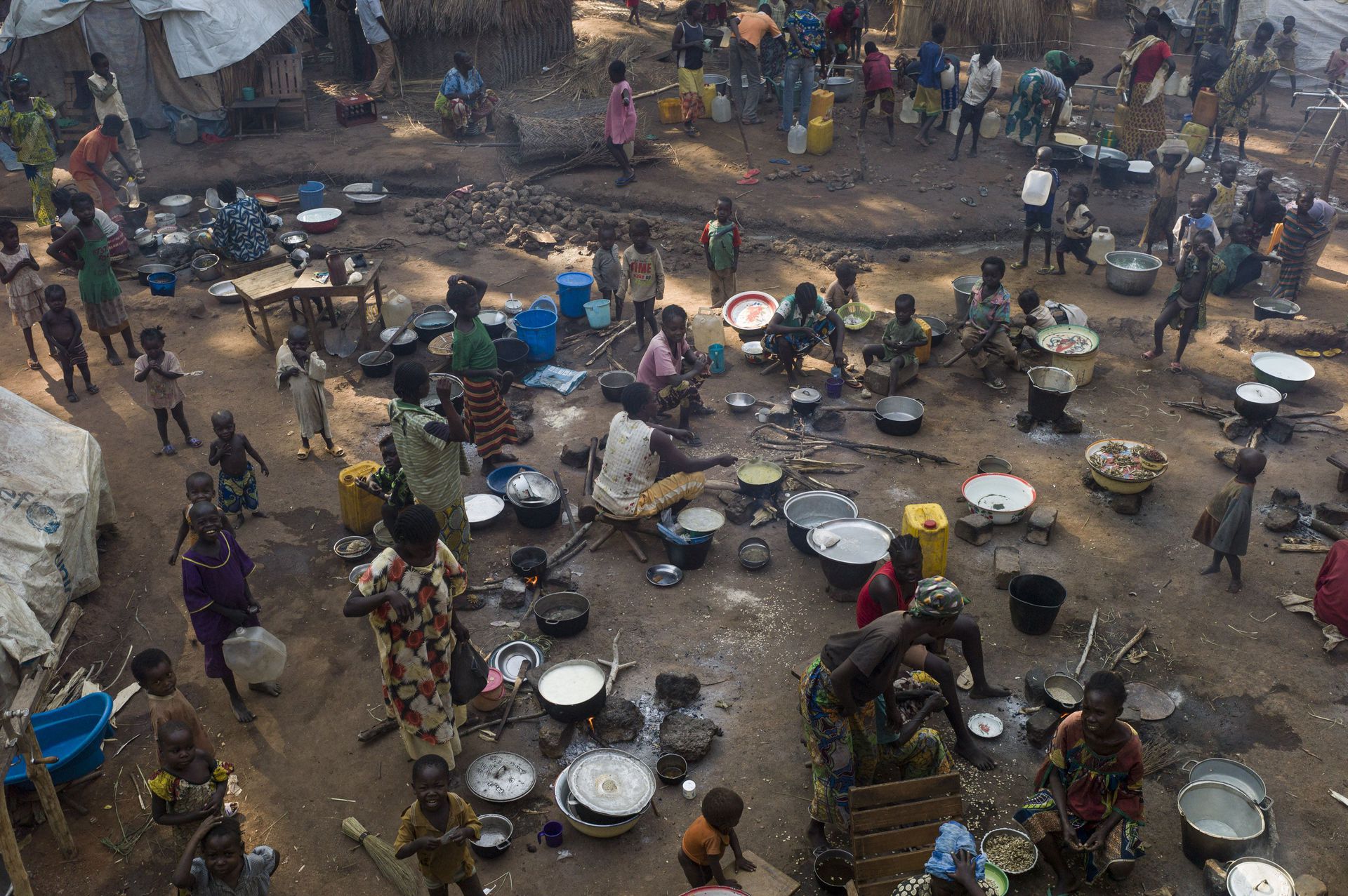 Жизнь в бедных странах. Центральноафриканская Республика самая бедная Страна. Центральноафриканская Республика бедность. Центральная Африканская Республика бедность.