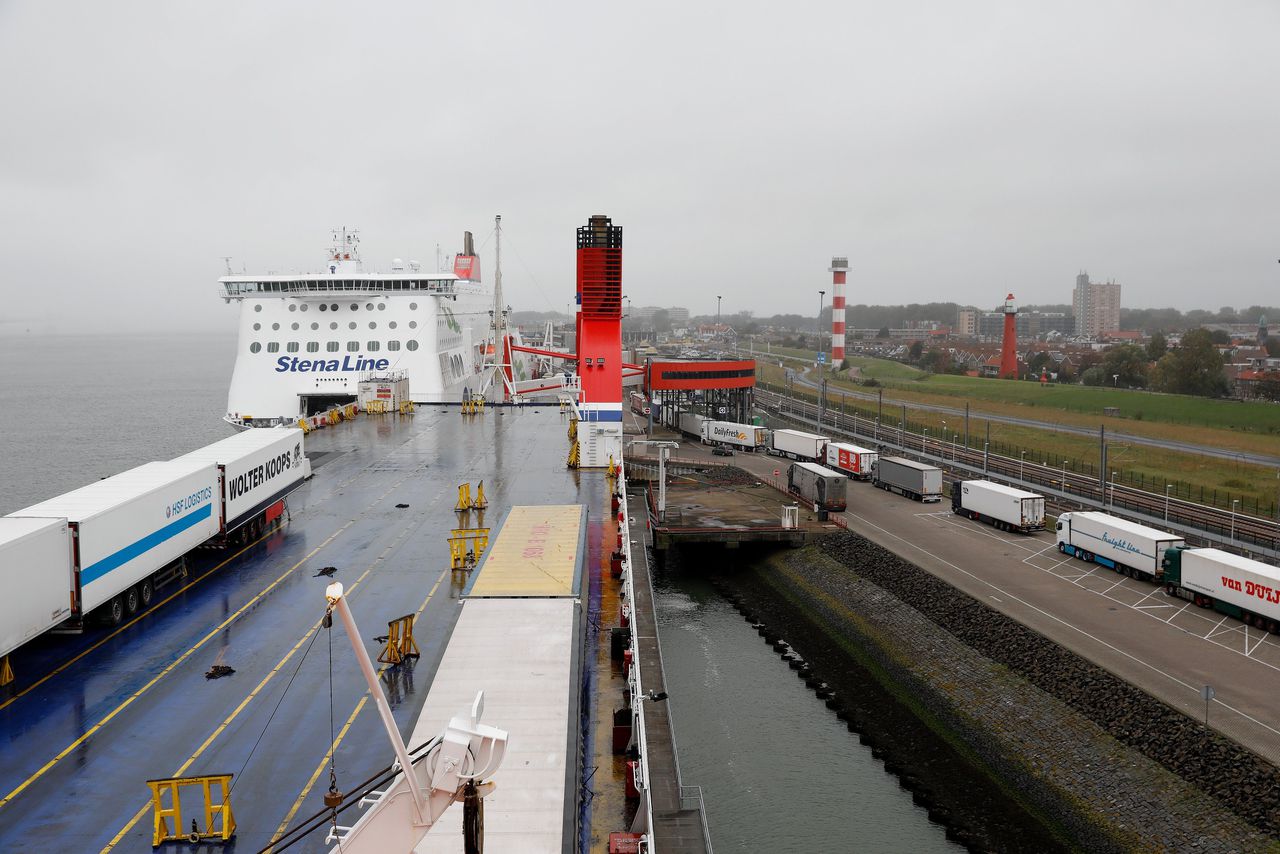 Ook in de haven van Hoek van Holland zullen de gevolgen van de Brexit vanaf 1 januari duidelijk merkbaar zijn.