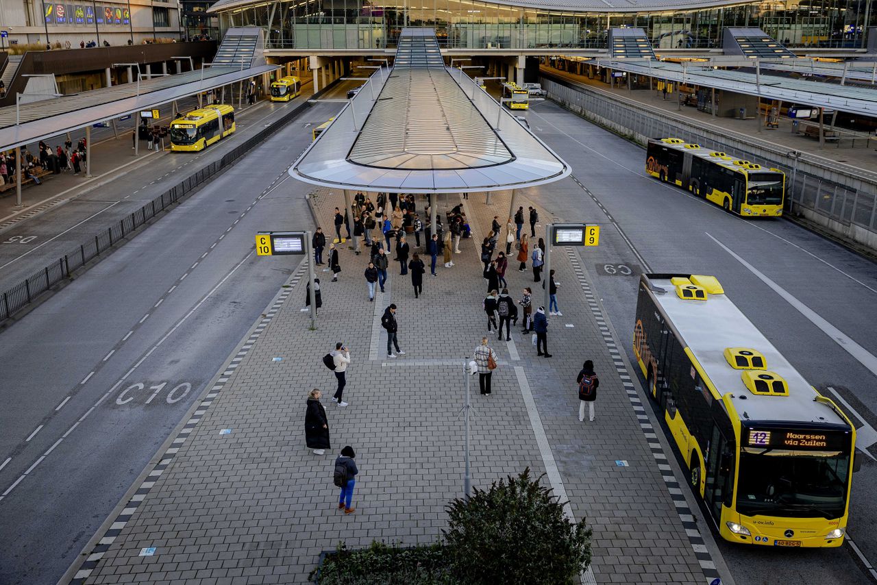 Stakingen buschauffeurs regiovervoer begonnen, impact onduidelijk 