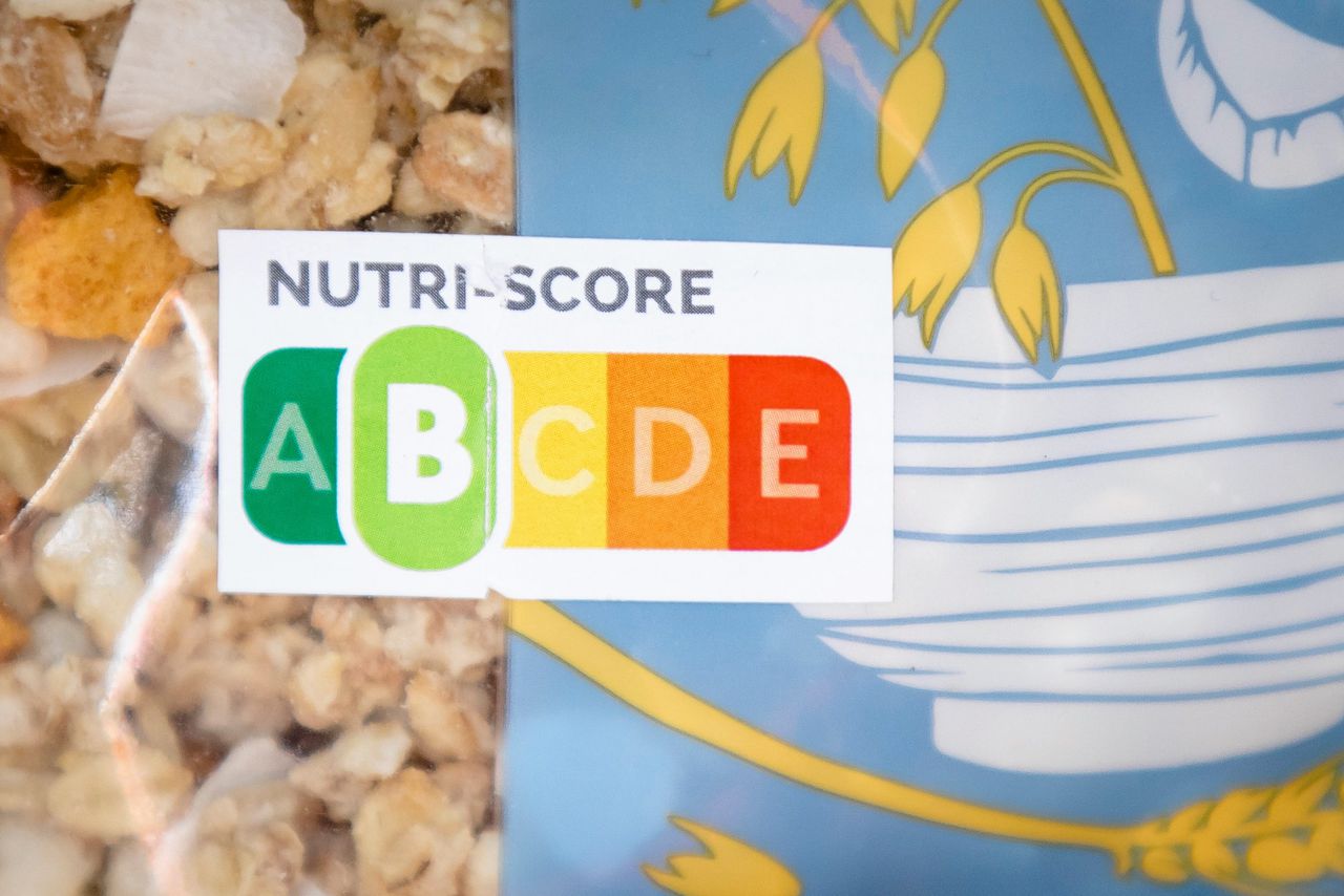Het logo Nutri-Score op een verpakking van ontbijtgranen.