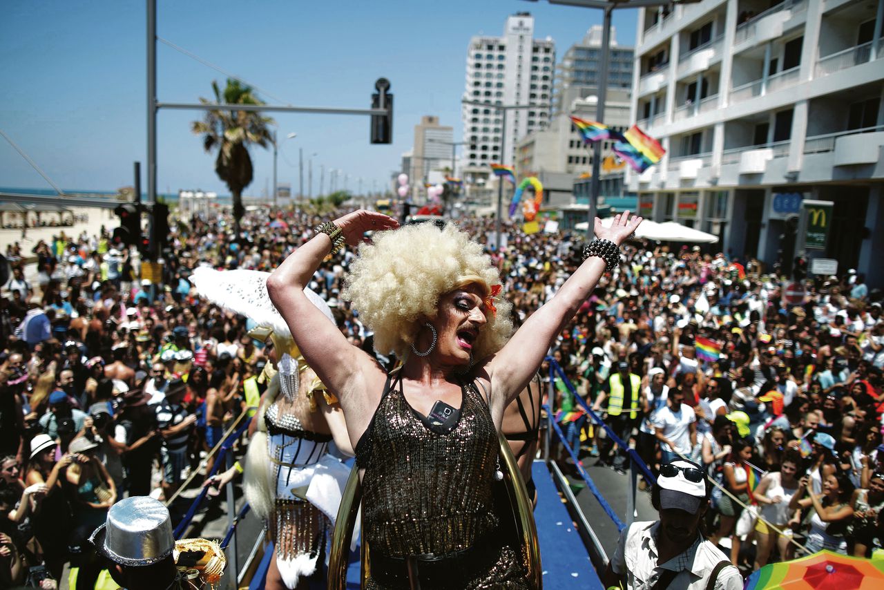 De Gay Pride in Tel Aviv, vorige week. In een stedenband zou met Amsterdsam worden samengewerkt op o.a. homobeleid. Foto EPA