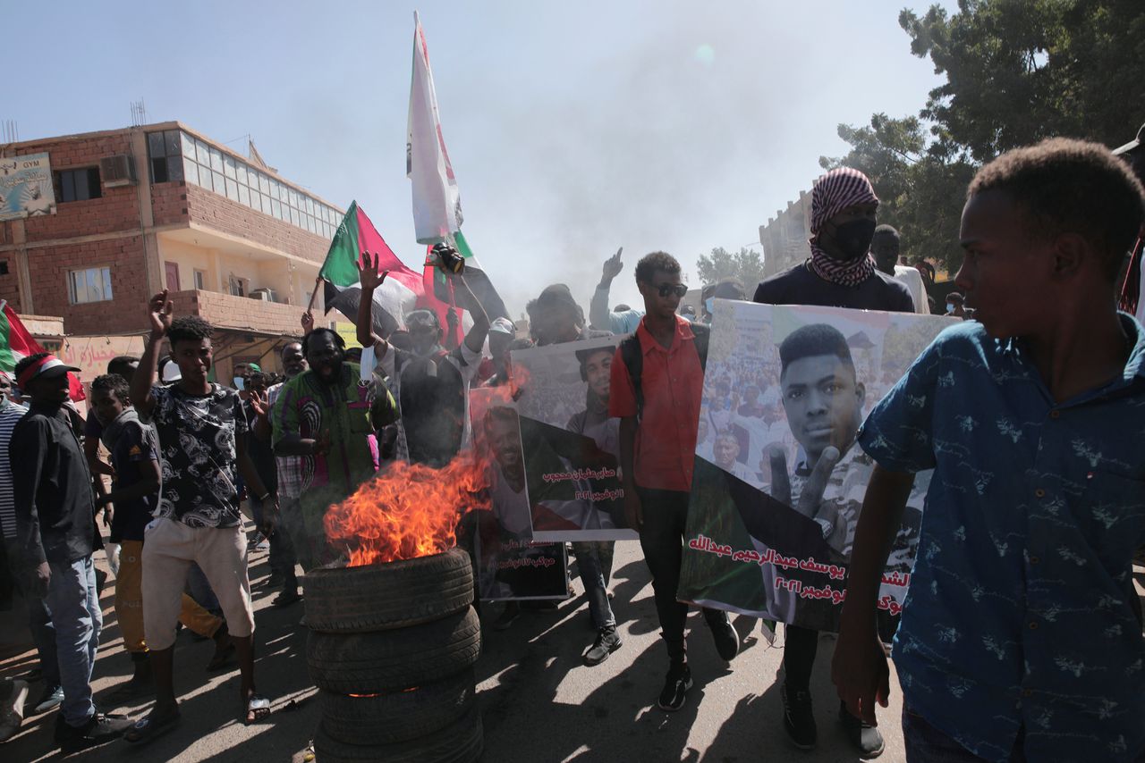 „Nee tegen militaire macht”, riepen demonstranten tijdens een nieuw protest tegen de militaire staatsgreep in Soedan.