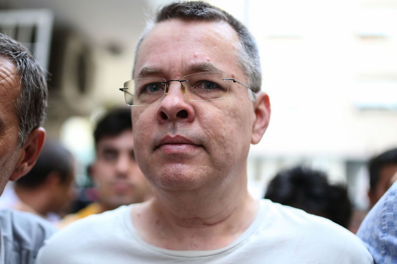 De Amerikaanse pastor Andrew Brunson is vrijdag veroordeeld, maar mag wel naar huis.