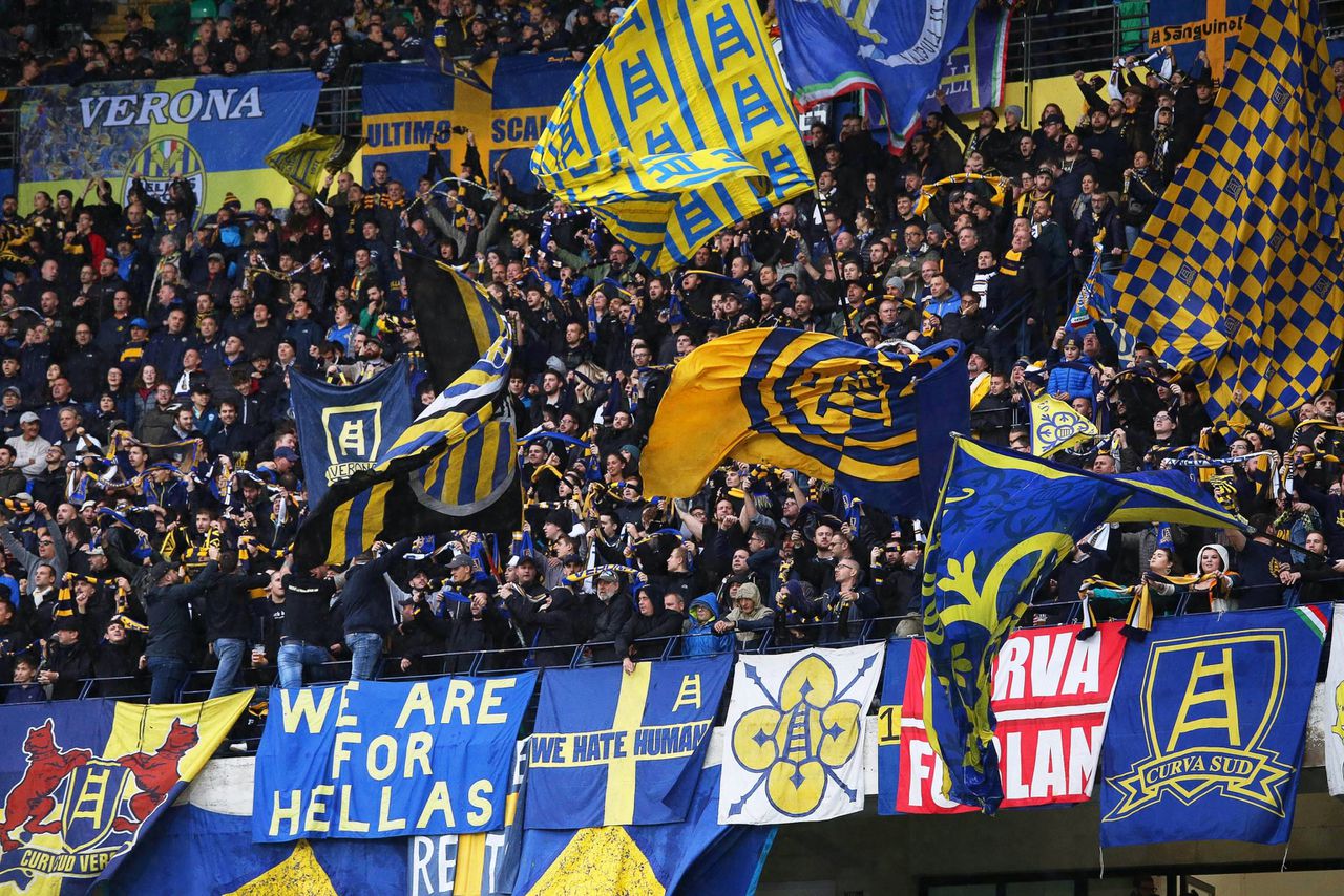 Italiaanse voetbalbond straft Hellas Verona om racistische uitingen supporters 