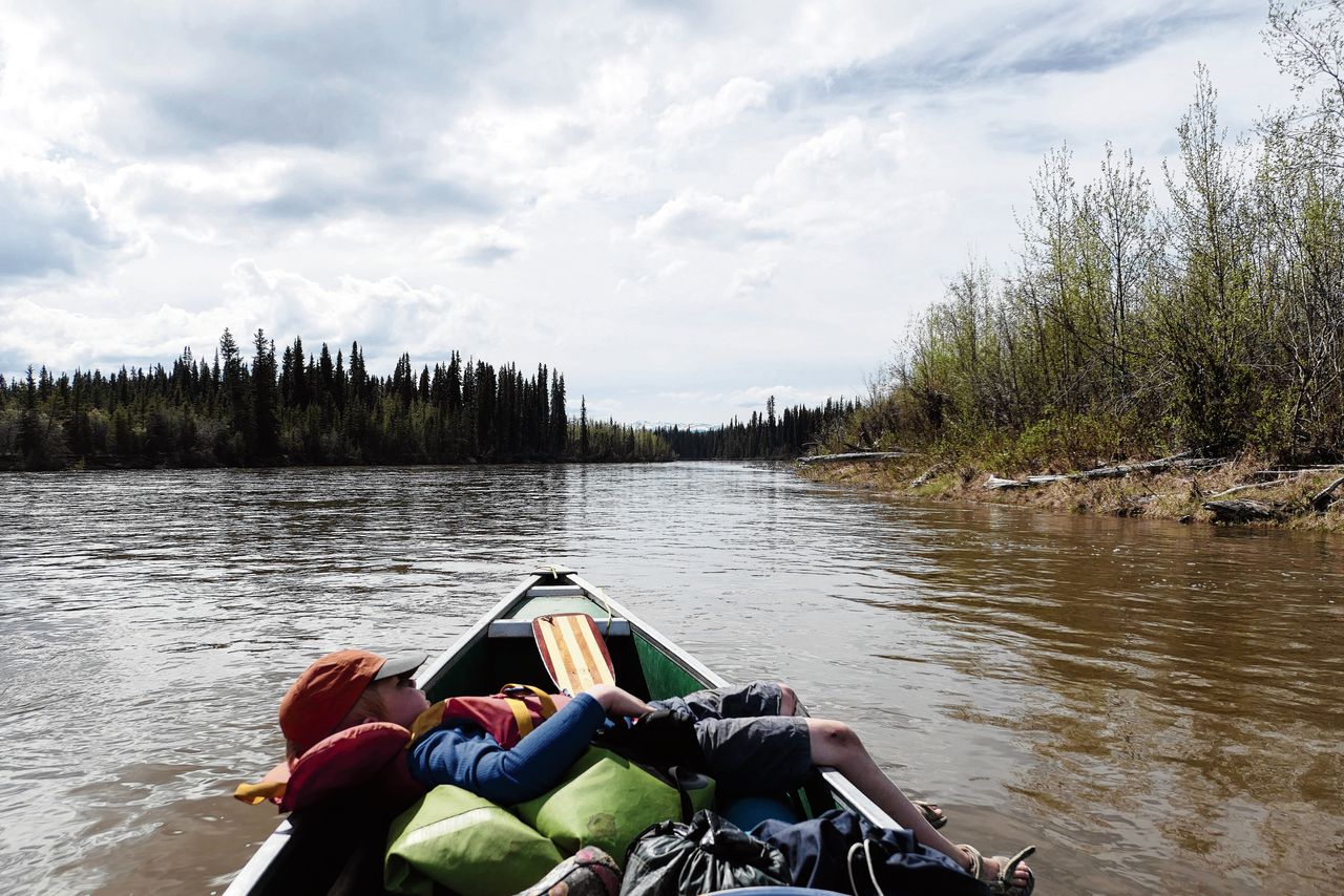 In de kano op de Nisutlin River in Canada – een rustige rivier: ook beginnende kanoërs komen hier graag.
