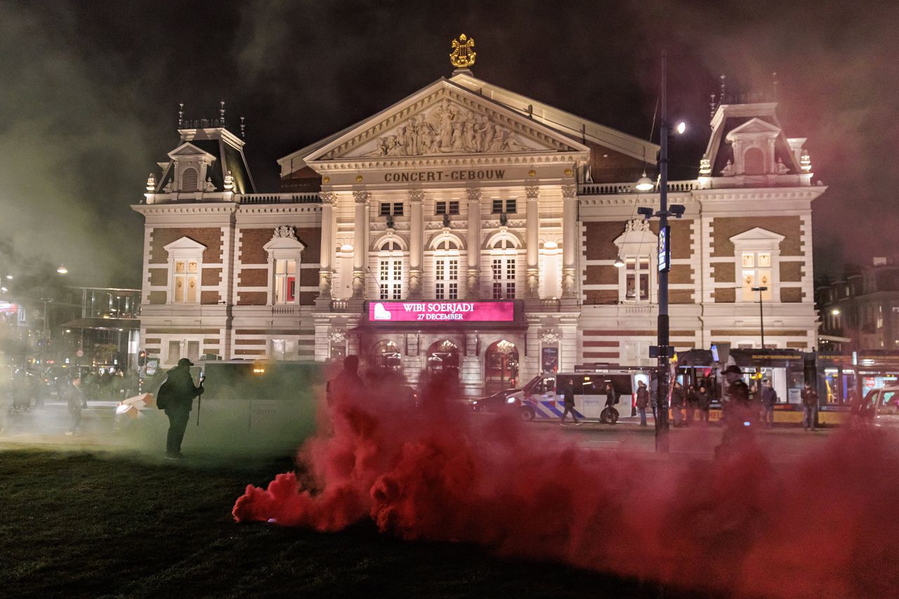 Dat de omstreden Israëlische cantor Shai Abramson tóch welkom was in het Concertgebouw, leidde tot grimmige verdeeldheid