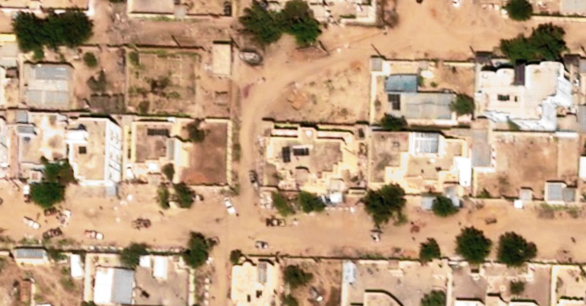 In de Soedanese stad Al Fasher wordt niet alleen systematisch de bevolking uitgeroeid, het bewijs ervan wordt ook vernietigd