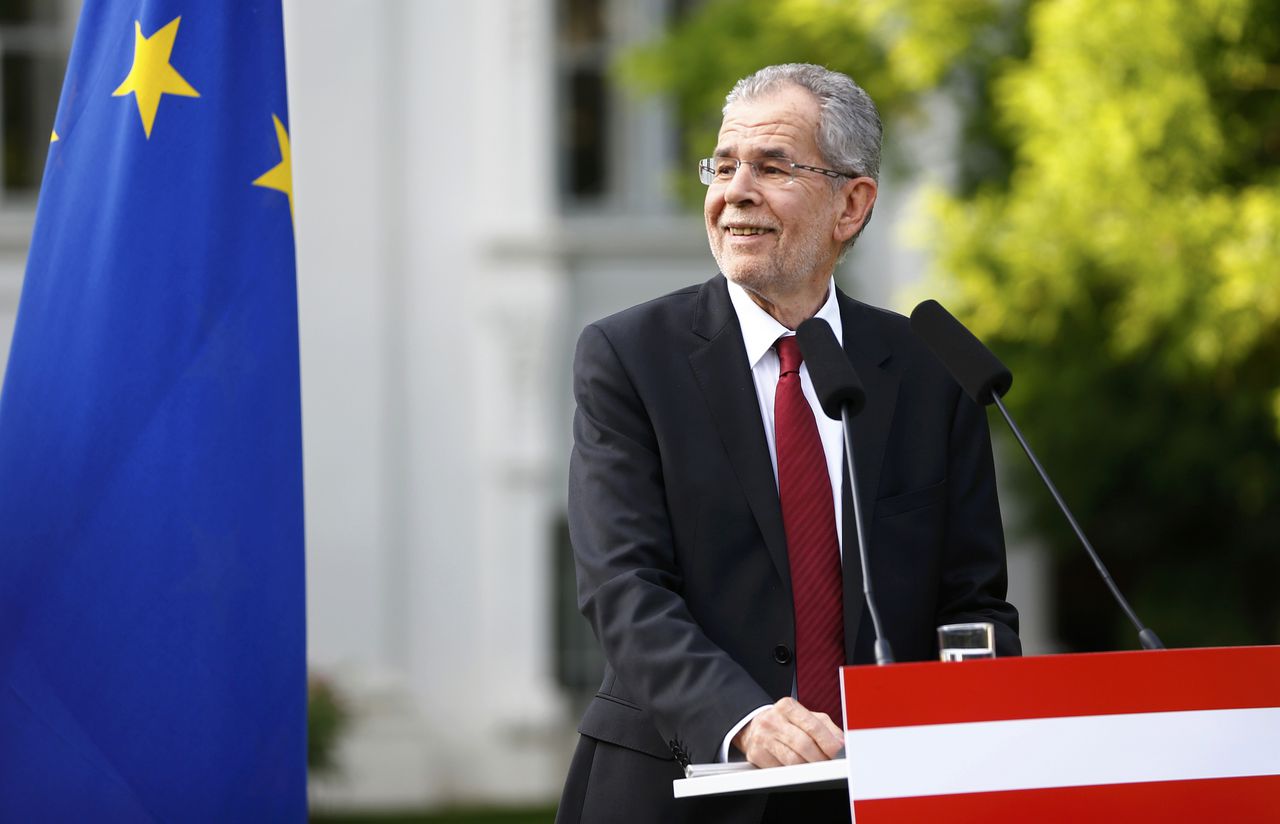 Oostenrijk kiest nipt voor linkse president 