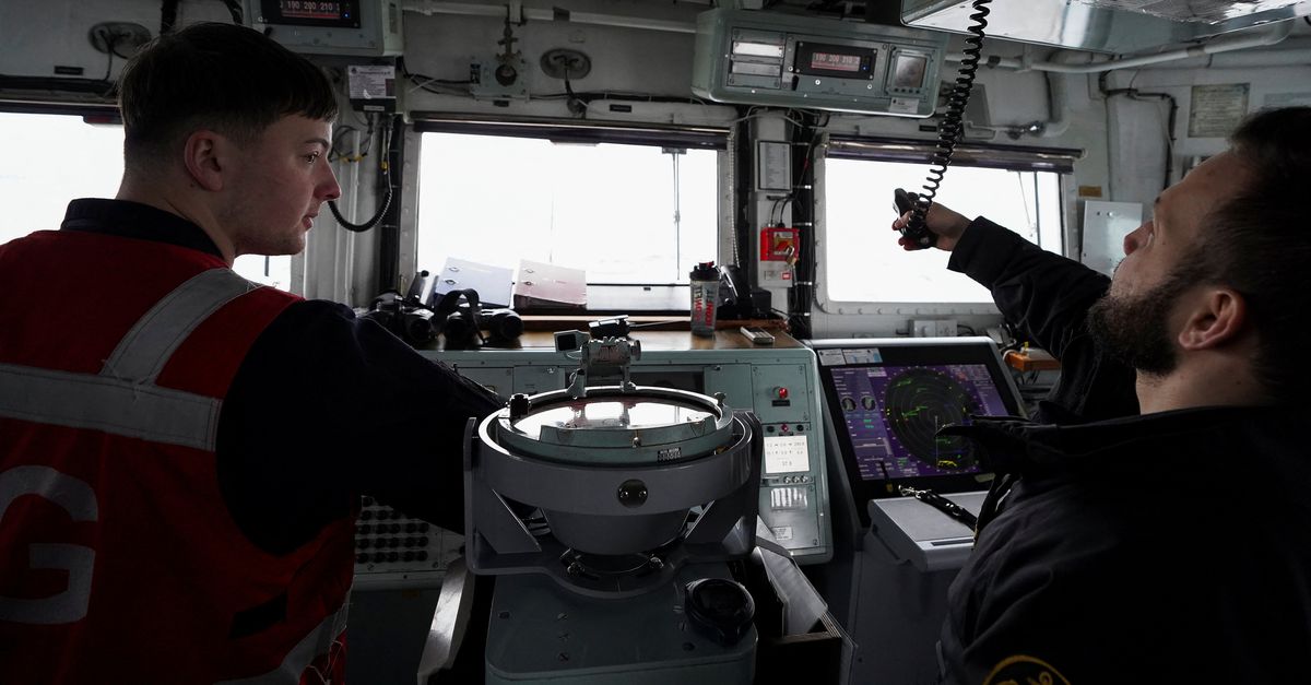 In Tallinn ziet de marine elke dag schepen vol Russische olie voorbijtrekken