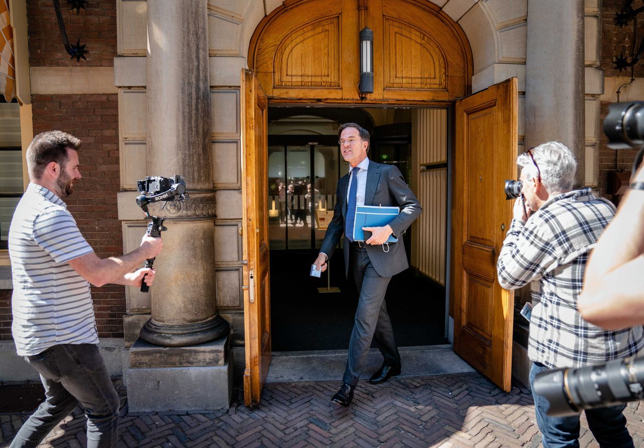 Mark Rutte (VVD) na het gesprek donderdag met Lilianne Ploumen (PvdA) en informateur Mariëtte Hamer.