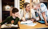 At the 't Holdersnest primary school, the students receive lessons in the Frisian language of Miss Simone Wijga. 