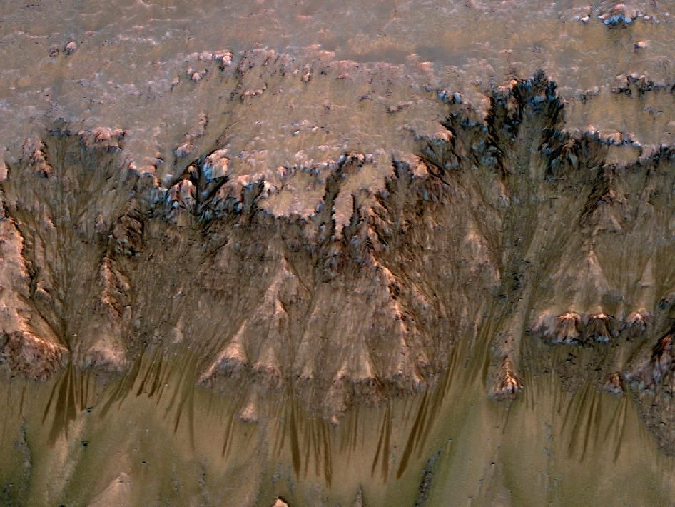De stromen binnen in de Newtonkrater op Mars. Beeld NASA